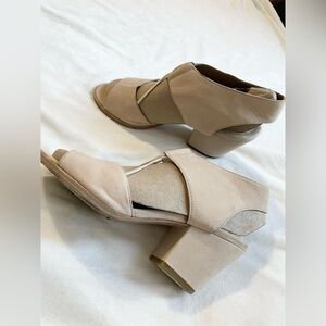 Eileen FISHER Leather‎ Doe Earth Strappy Sandals